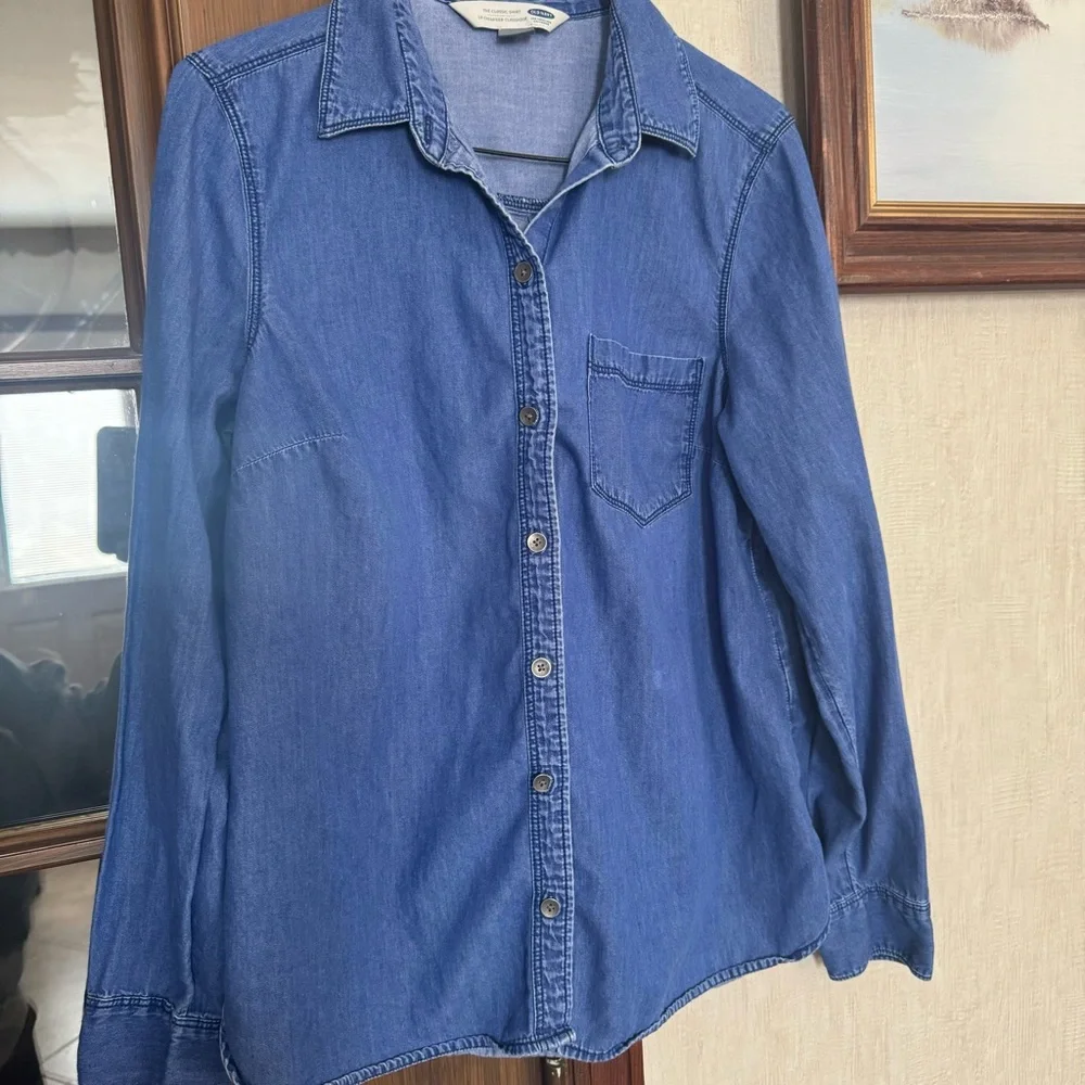 Old Navy Medium Blue Denim Shirt - Picture 2 of 5